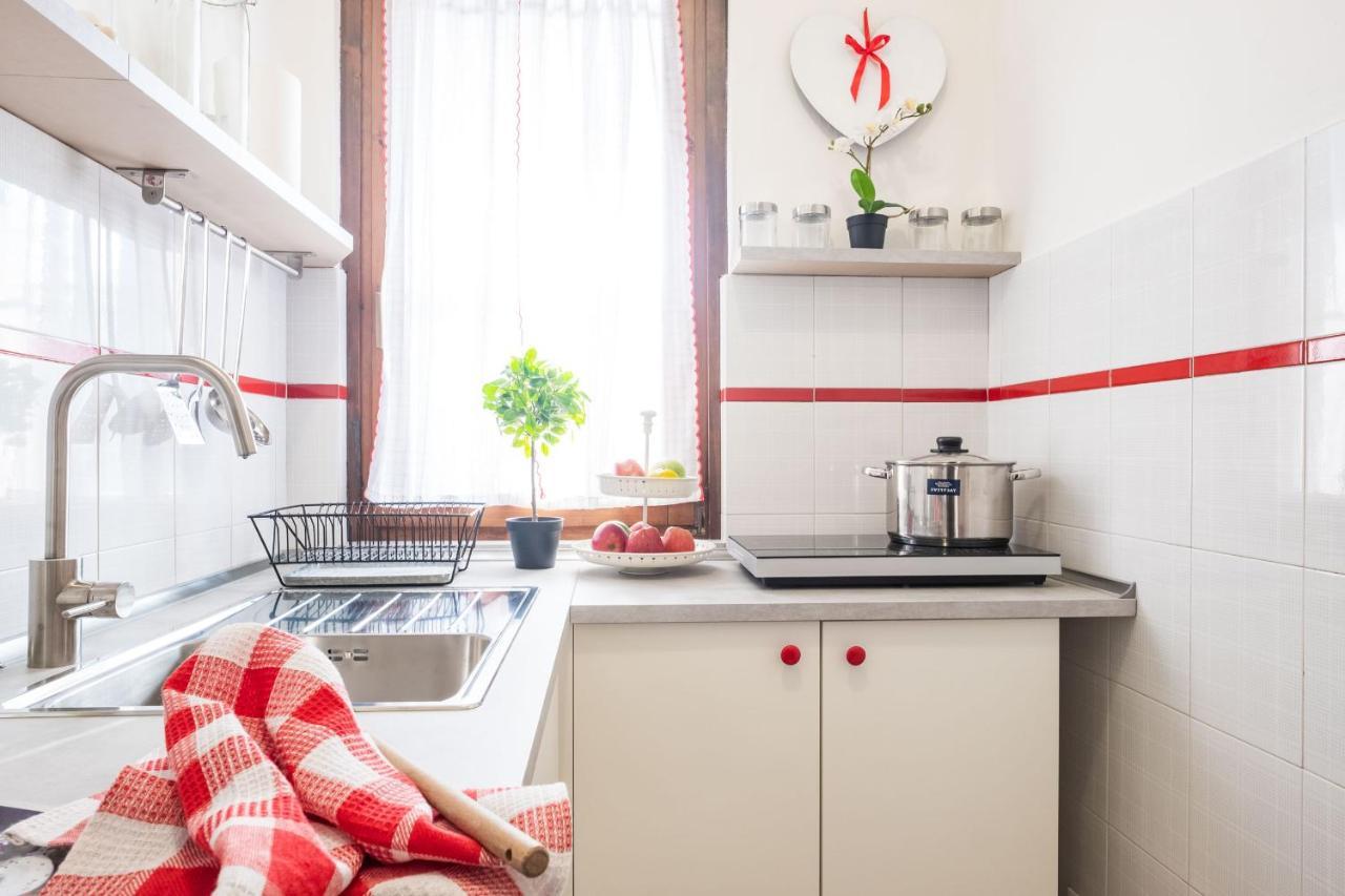 デセンツァーノ・デル・ガルダCasa Dolce Casa Desenzano - 2 Passi Dal Lagoアパートメント エクステリア 写真