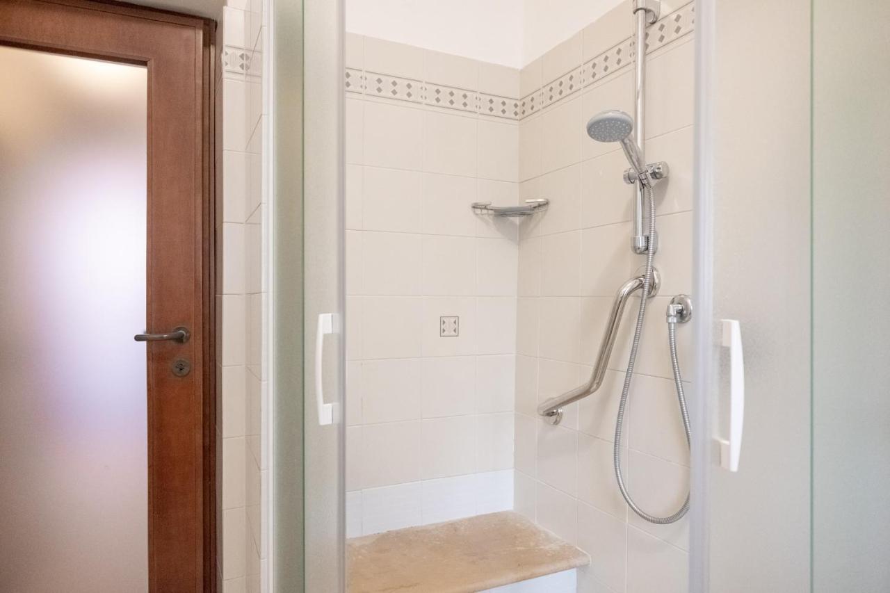 デセンツァーノ・デル・ガルダCasa Dolce Casa Desenzano - 2 Passi Dal Lagoアパートメント エクステリア 写真